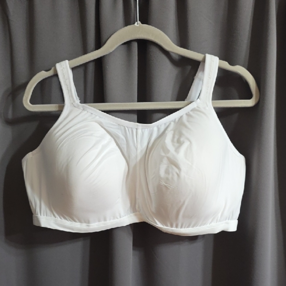 Breezies Women's Bra White Underwire Padded Adjustable Sz 48C EUC‎